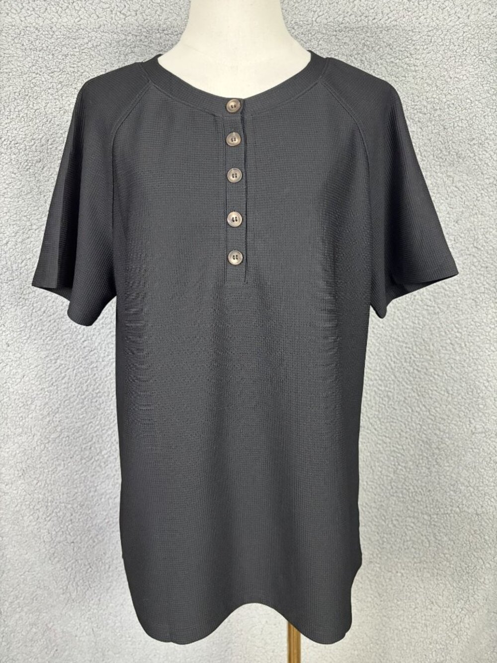 Automet Women's Waffle Knit Button-Front Short Sleeve Shirt Black Large NWT's.